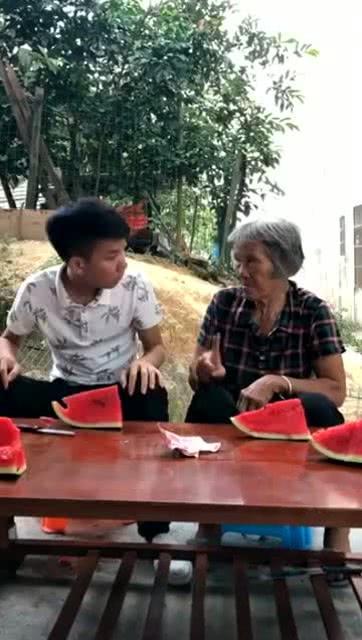 奶奶打架孙子吃瓜视频在线观看,这场家庭闹剧引网友热议